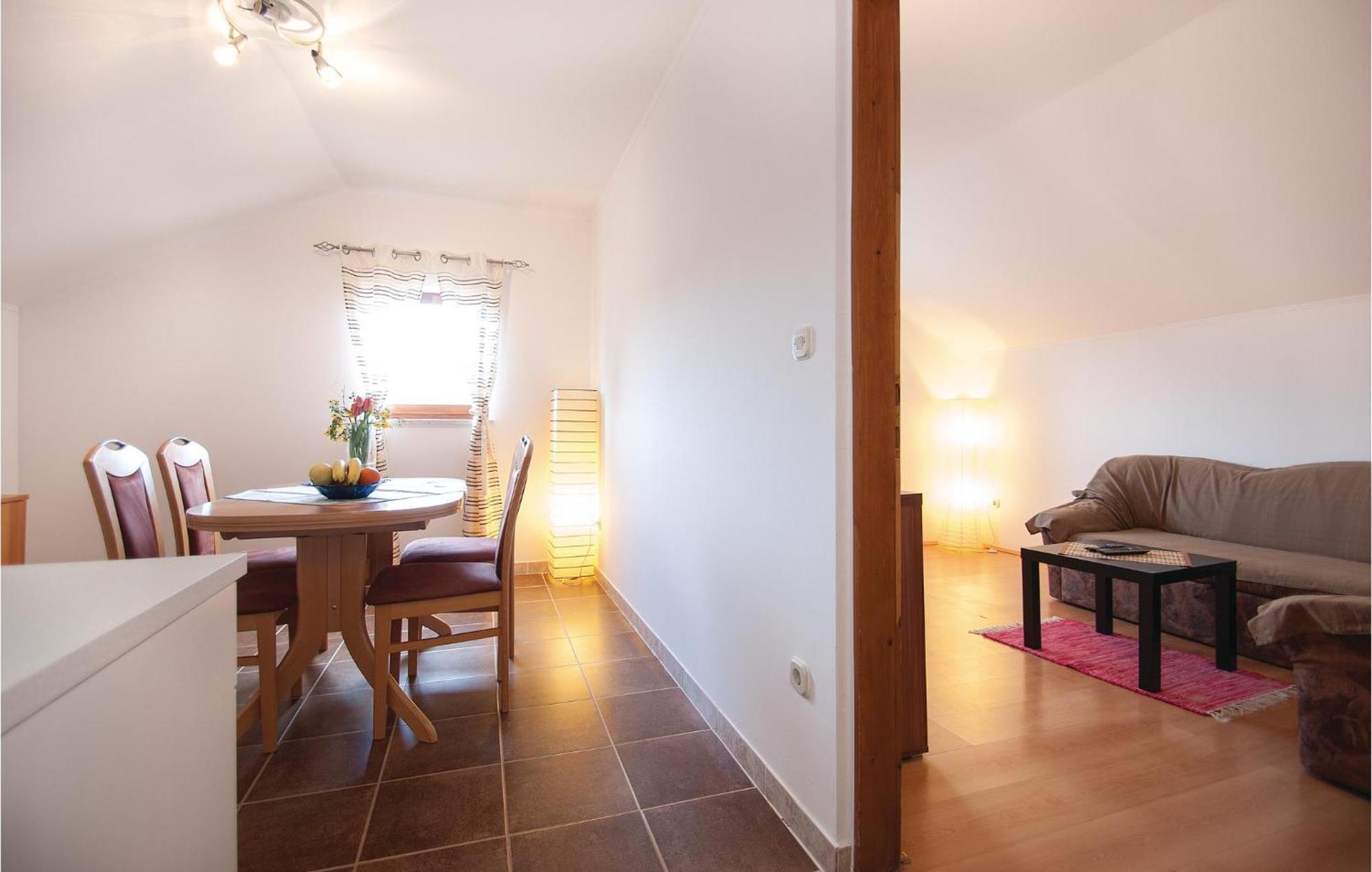 Lovely Apartment In Rovinj With Kitchen Luaran gambar