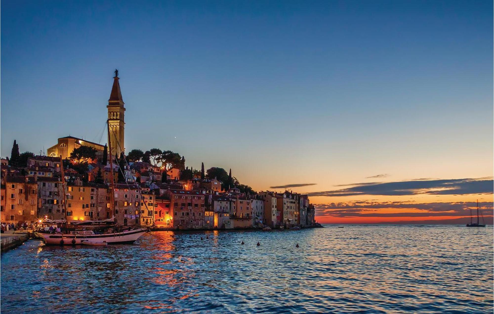 Lovely Apartment In Rovinj With Kitchen Luaran gambar