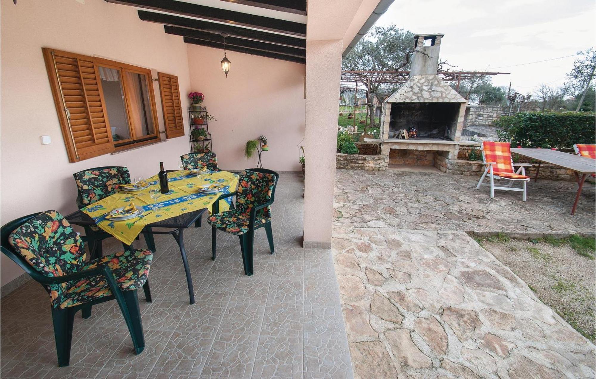 Lovely Apartment In Rovinj With Kitchen Luaran gambar