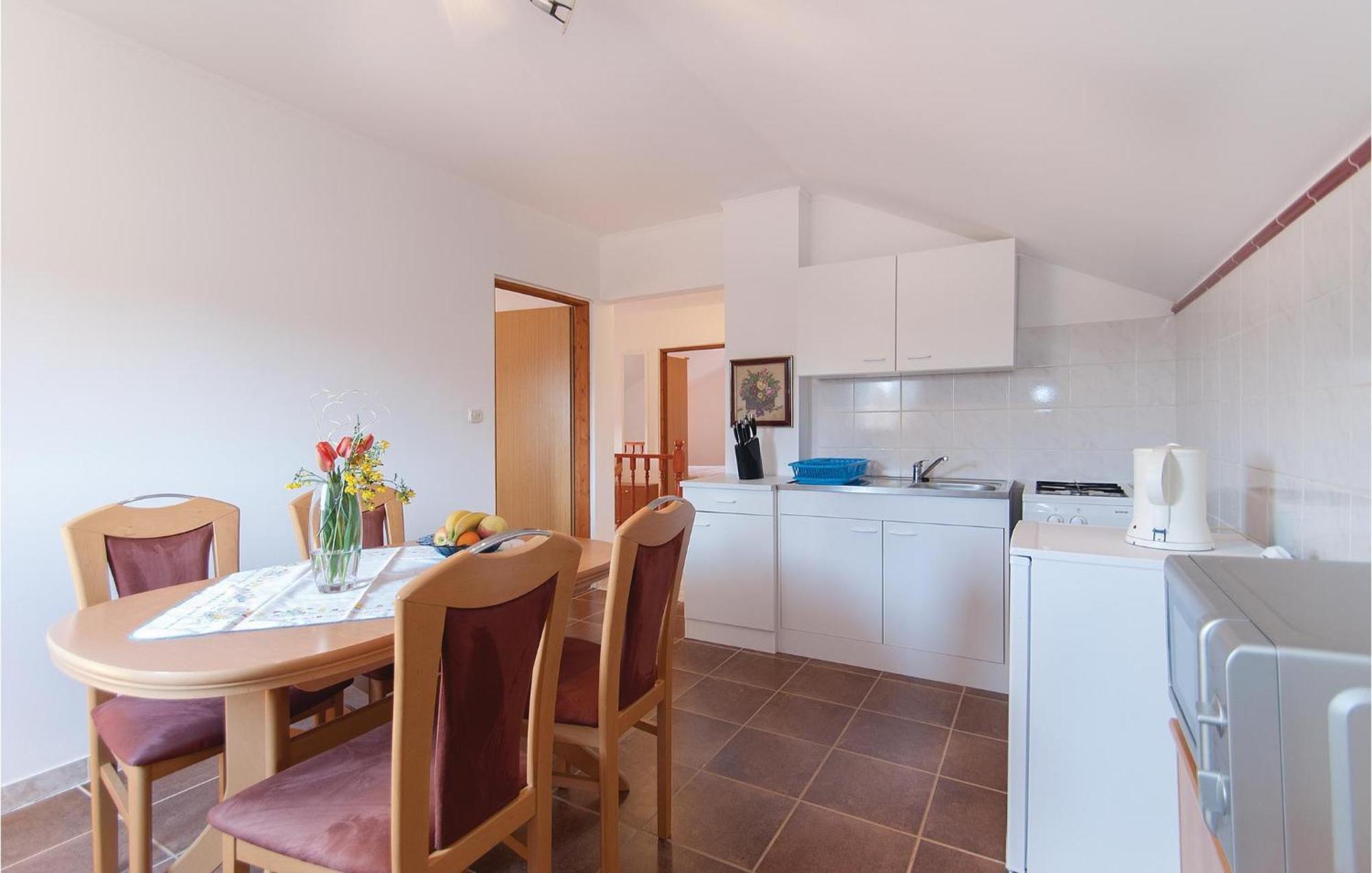 Lovely Apartment In Rovinj With Kitchen Luaran gambar