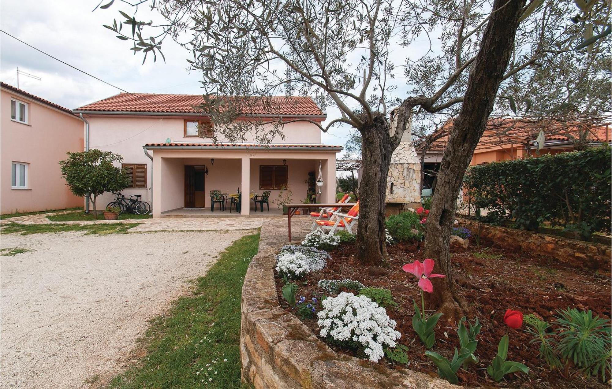 Lovely Apartment In Rovinj With Kitchen Luaran gambar