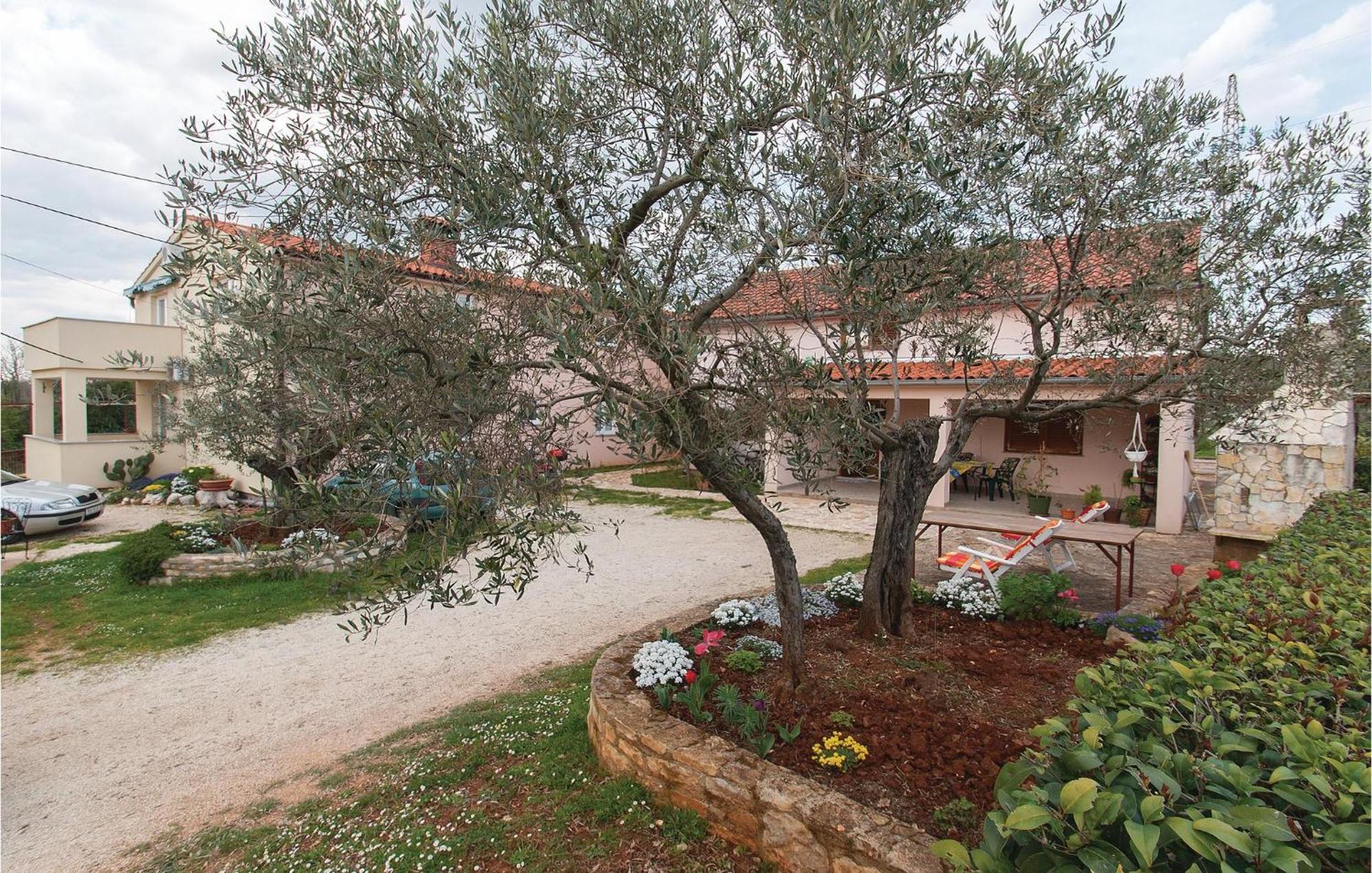 Lovely Apartment In Rovinj With Kitchen Luaran gambar